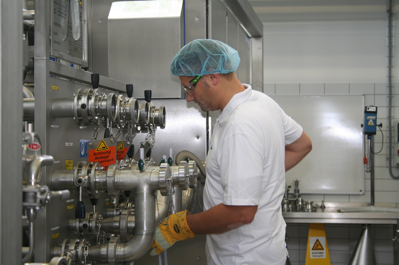 Zum Meinungsaustausch trafen sich die Mitglieder der Arbeitskreise Landwirtschaft und Wirtschaft der CDU-Landtagsfraktion jetzt im Milk-Innovation-Center (MIC) des Deutschen Milchkontor (DMK) in Zeven.