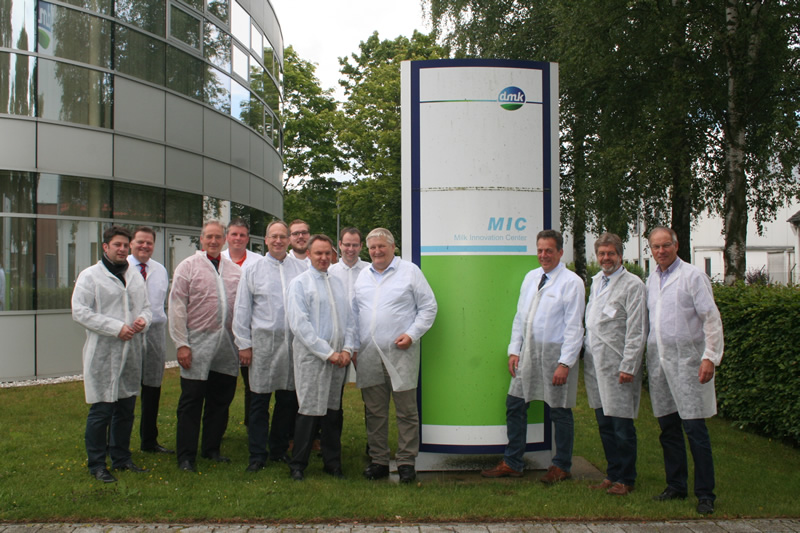 Zum Meinungsaustausch trafen sich die Mitglieder der Arbeitskreise Landwirtschaft und Wirtschaft der CDU-Landtagsfraktion jetzt im Milk-Innovation-Center (MIC) des Deutschen Milchkontor (DMK) in Zeven.